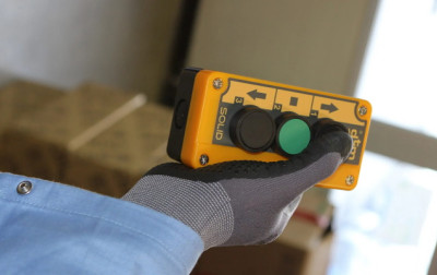 Przeznaczony dla automatyki przemysłowej trójprzyciskowy pilot SOLID firmy DTM System