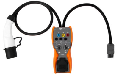Adapter EVSE-01 firmy Sonel umożliwiający testowanie stacji ładowania pojazdów elektrycznych