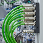 Złącza M8 firmy Phoenix Contact - kompaktowe okablowanie bez użycia narzędzi