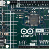 Arduino UNO R4 Minima - wydajna i nowoczesna, ale...