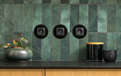 Oryginalne kształty ramek nowej serii gniazd i łączników ICON od Karlik Elektrotechnik