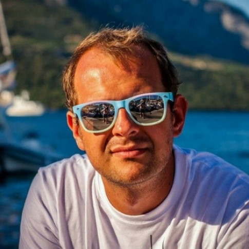 Pan Łukasz Będziński - osoba związana z biznesem Elektryfikacji ABB w Polsce