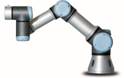 Montowany na stole roboczym robot współpracujący (kobot) UR3 firmy Universal Robots