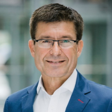 Pan Manfred Reitmeier - wiceprezes ds. systemów nadawczych i wzmacniaczy w firmie Rohde & Schwarz