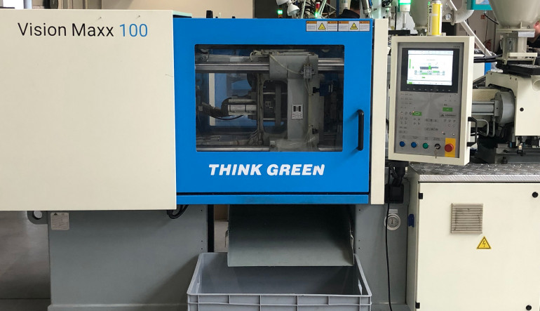 Fotografia 3. Produkcja na wtryskarkach