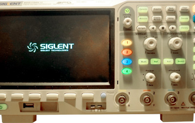 Oscyloskop Siglent SDS1104X-U. Jeden z najlepszych budżetowych oscyloskopów cyfrowych