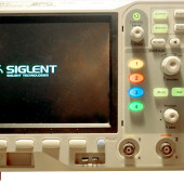 Oscyloskop Siglent SDS1104X-U. Jeden z najlepszych budżetowych oscyloskopów cyfrowych
