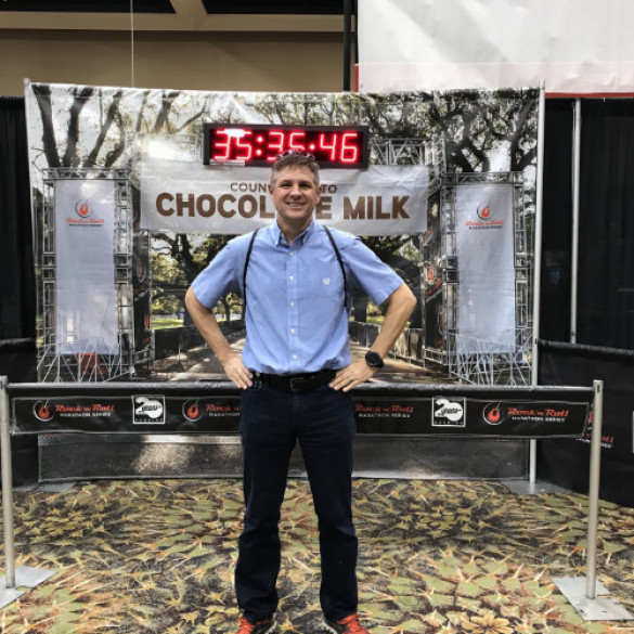 Pan Greg Robinson - wiceprezes ds. korporacyjnych w dziale mikrokontrolerów ośmiobitowych firmy Microchip Technology