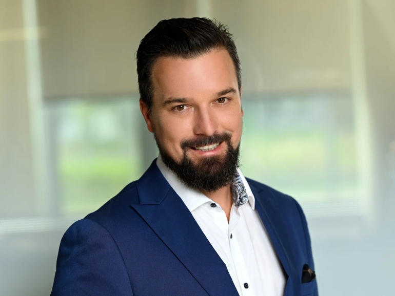 Pan Rafał Bień - dyrektor działu Factory Automation w polskim oddziale firmy Siemens