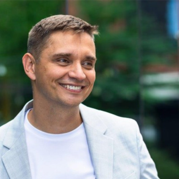 Pan Jarosław Grabowski - osoba pracująca w biznesie Elektryfikacji ABB w Polsce