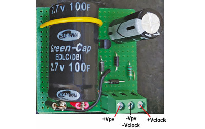 Zasilanie zegara z wykorzystaniem superkondensatora i małego panelu solarnego