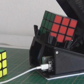 Do układania kostki Rubika najlepiej zastosować robota CUBOTino