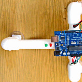 Zamek do drzwi oparty na Arduino, który wykrywa rytm pukania