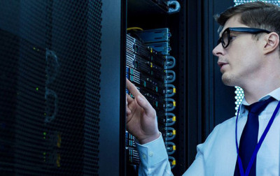 Nowy serwer w centrum danych HEUTHES dla systemu ISOF