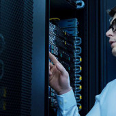 Nowy serwer w centrum danych HEUTHES dla systemu ISOF