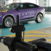 Firma Bosch prezentuje system automatycznego ładowania pojazdów elektrycznych