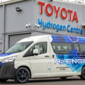 Wodorowy silnik spalinowy V6 w dostawczym samochodzie Toyota Hydrogen HIACE