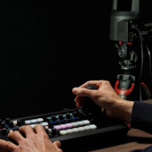 Prosty w obsłudze kontroler RC-SK5 firmy SKAARHOJ służący do sterowania kamerami