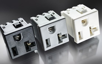 Wysokowydajne gniazdo sieciowe NR520R firmy SCHURTER Electronics