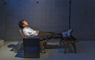 Ta ładowarka do smartfonu zadziała tylko wtedy, gdy zamkniesz oczy