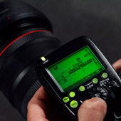 Wyzwalacz lamp błyskowych SPEEDLITE TRANSMITTER ST-E3-RT firmy Canon