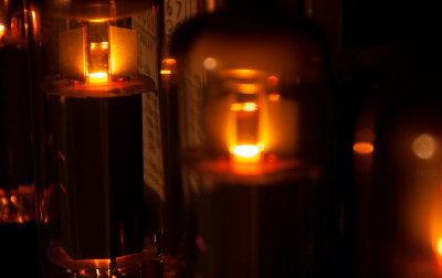 Podzespoły: lampy elektronowe