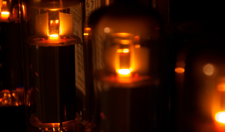 Podzespoły: lampy elektronowe