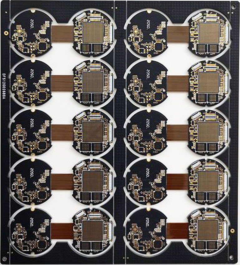 Fotografia 1. Przykładowe obwody sztywno-giętkie