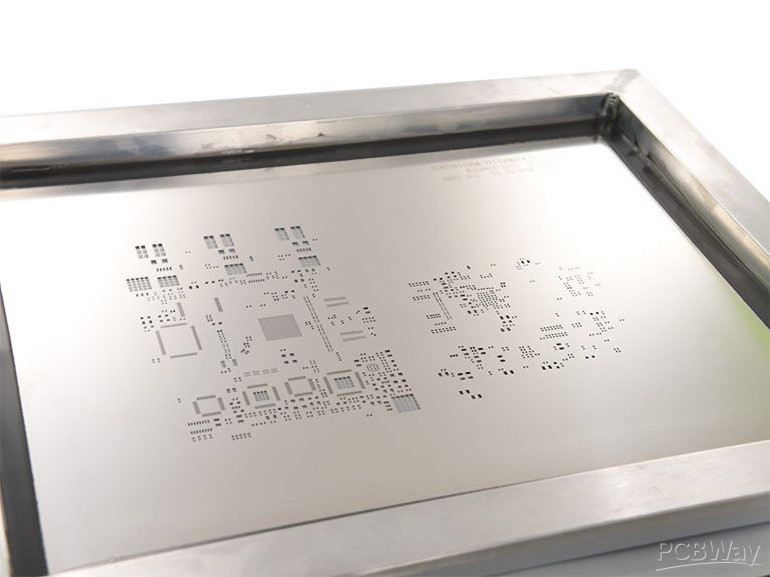 Fotografia 3. Przykładowy szablon do nakładania pasty lutowniczej