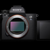 Agencja Reuters wybiera aparaty fotograficzne i kamery Sony jako sprzęt dla swoich reporterów filmowych na całym świecie