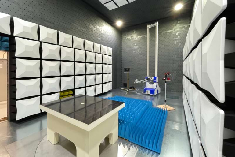 Wnętrze komory bezechowej