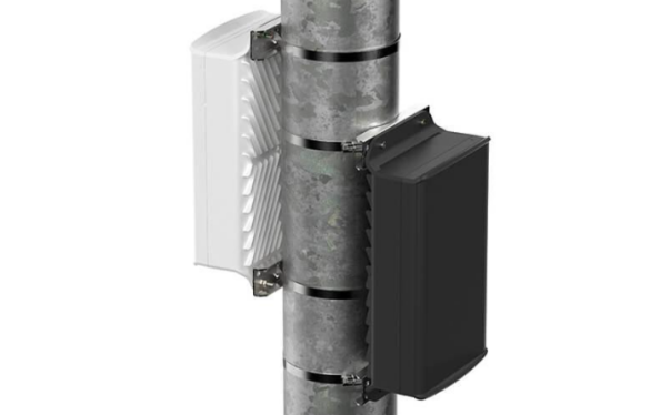 Obudowy BOPLA BoVersa zamontowane na maszcie