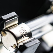 Oprawka bezpiecznikowa OGN firmy SCHURTER Electronics, która doskonale znosi temperaturę do 260°C