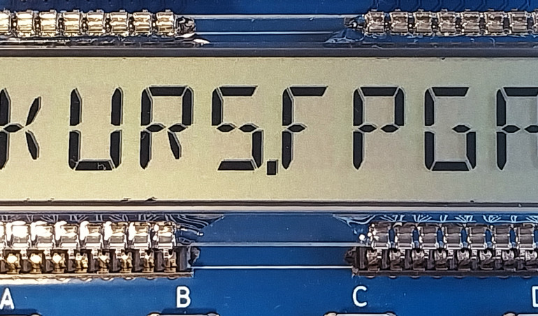 Kurs FPGA Lattice (21). Terminal UART z 14-segmentowym wyświetlaczem LCD