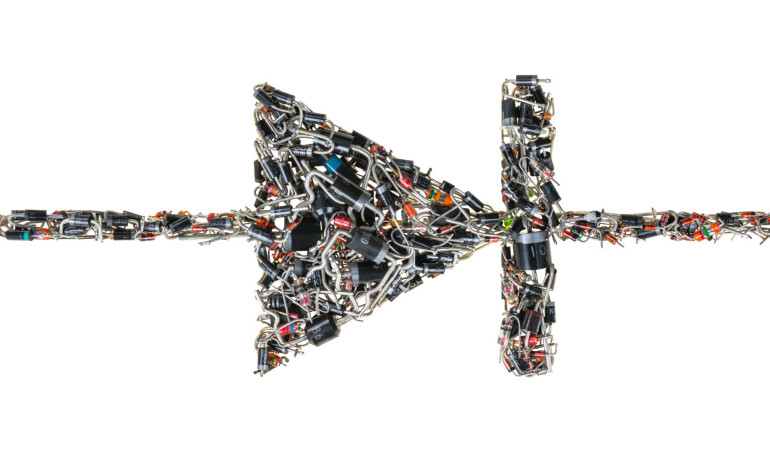 Uwaga na diody zabezpieczające!