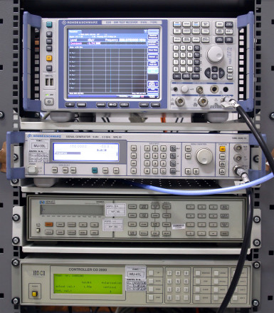 Fotografia 3. Zestaw aparatury do badań emisji i odporności urządzeń