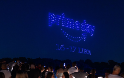 Firma Amazon rozświetliła warszawskie niebo największym w Polsce pokazem dronów