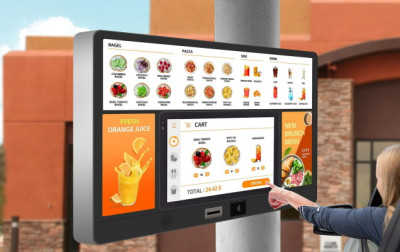 Unikatowa technologia LG Electronics zapobiegająca odbarwieniom ekranów stosowanych na zewnątrz