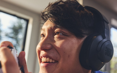 Przewodowy, wokółuszny zestaw słuchawkowy do gier Quantum 100 M2 firmy JBL