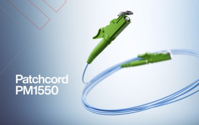 Patchcord światłowodowy PM1550 firmy FIBRAIN ze złączami E2000