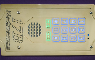 Wyjątkowy domofon retro BRA-RT-KLAW firmy Radbit wyposażony w szyfrator