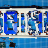 Zbuduj własny zegar przy użyciu serwomechanizmów i Arduino UNO