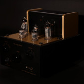 Klasyczny z wyglądu, lampowy wzmacniacz słuchawkowy MH-84 SE produkcji Pier Audio