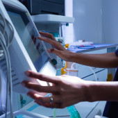 Zasilacze i przetwornice DC/DC do aplikacji medycznych