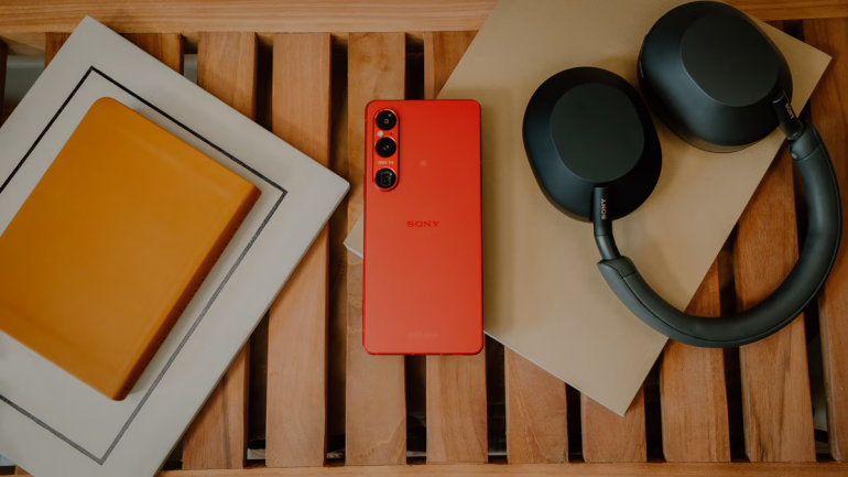 Flagowy smartfon Xperia 1 VI w żywej, czerwonej wersji kolorystycznej