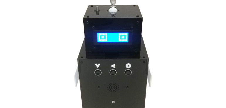 ZW-C1: Zegar w kształcie robota