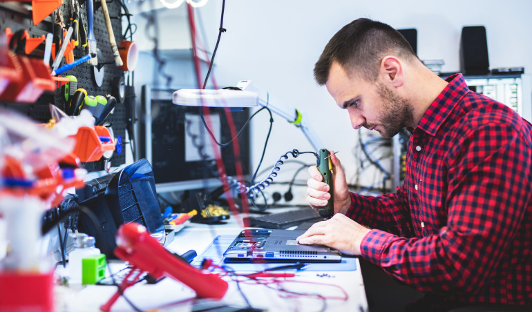 Wyposażenie pracowni elektronika