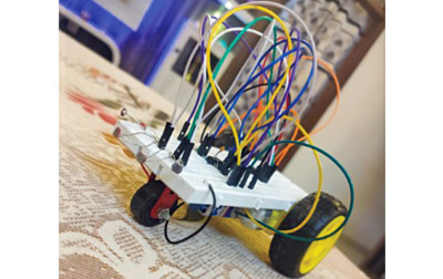 Robot sterowany światłem