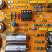 Wokoder analogowy, część 3. Wzmacniacz sterujący