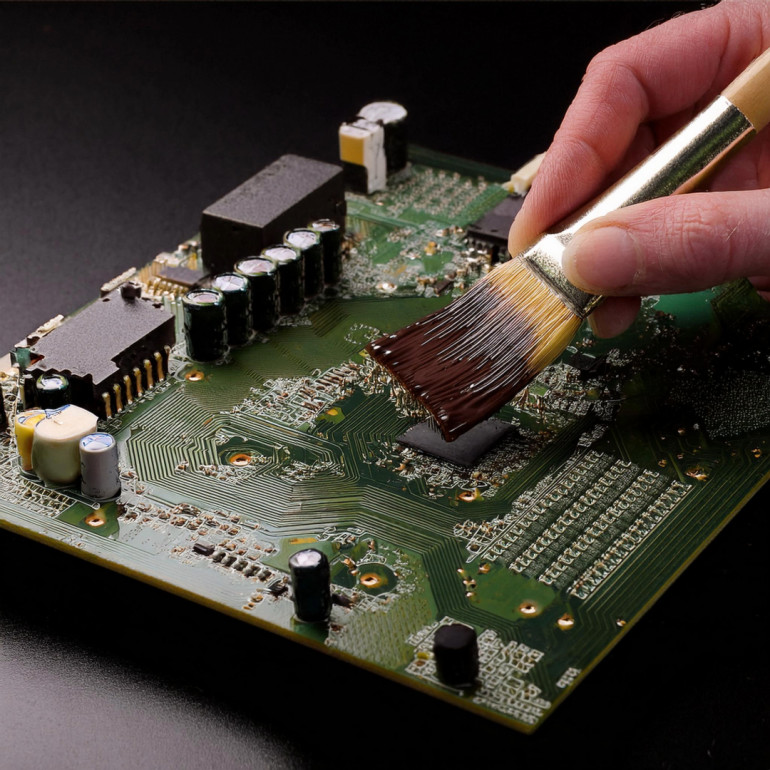 W jakim celu lakierujemy płytki PCB i jak wybrać optymalne rozwiązanie?